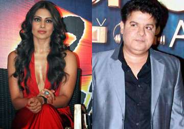 sajid khan avoiding question on bipasha s absence from humshakals promotions