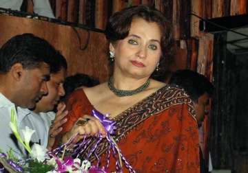 salma agha s servant arrested on charge of theft