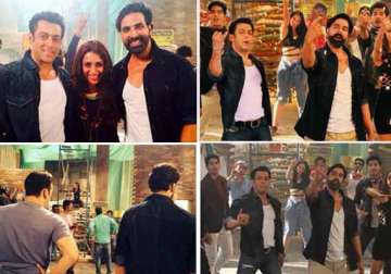 salman akshay groove to the tunes of honey singh on the sets of fugli view pics