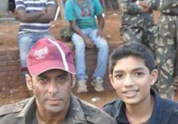 salman khan spotted in military look on jai ho sets view pics