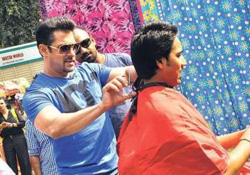 salman khan to turn barber karan johar into a lensman for mission sapne