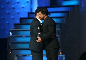 salman khan and shah rukh hug again at star guild awards see pics