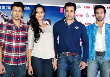 salman khan promotes o teri tweets about the film