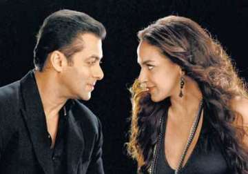 salman does a cameo in tell me o khuda