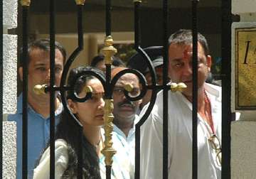 sanjay dutt s emotional moments with wife manyata minutes before surrender view pics
