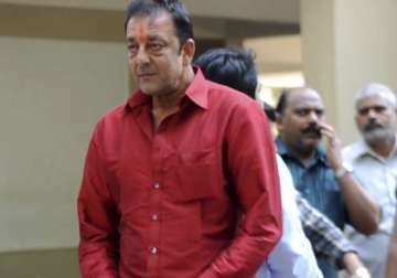 actor sanjay dutt reaches yerawada jail