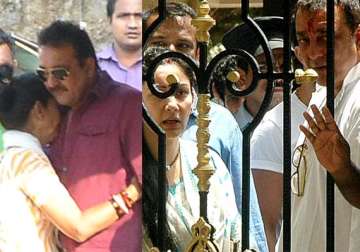 sanjay dutt s parole ends leaves manyata and kids for yerwada jail