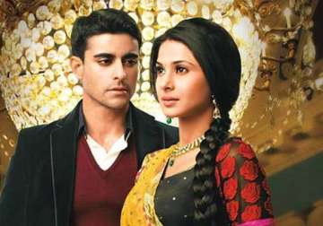 saraswatichandra will saras go to mumbai alone