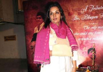 shabana azmi shoots with a fractured shoulder