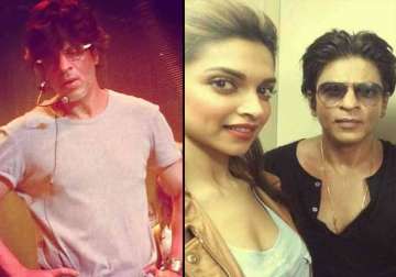 shah rukh deepika spotted rehearsing for ipl opening ceremony view pics