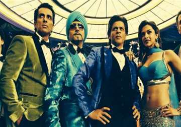 shah rukh deepika abhishek all decked up in happy new year new poster