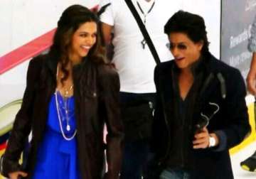 shah rukh deepika resume shooting for happy new year after party view pics