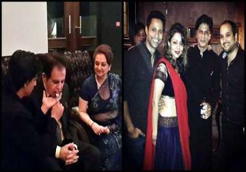 shah rukh khan fed dilip kumar at eid party view inside pics