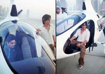 shah rukh and abhishek at skydive in dubai view pics