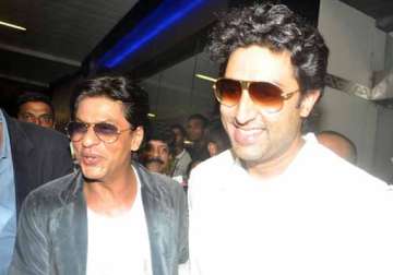 shah rukh surprises abhishek gift a bike