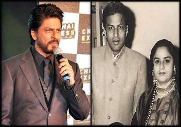 shah rukh khan gets nostalgic about his parents early demise see pics