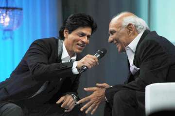 shah rukh khan to pay tribute to yash chopra at zee cine awards