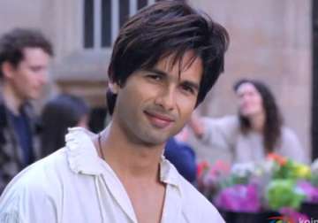 shahid kapoor opts out of yrf film