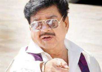 shatrughan sinha complains of stomach ache hospitalised for routine check up