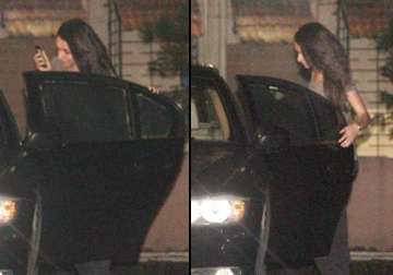 shraddha kapoor spotted making late night entry in aditya roy kapur s residence view pics