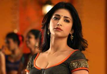 shruti haasan croons dubstep number for race gurram