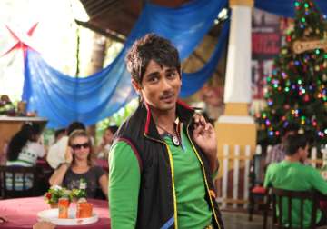 siddharth to showcase comic side in chashme buddoor