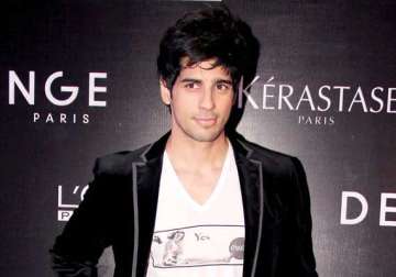 sidharth wraps up hasee toh... excited for the villain