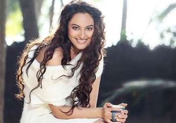 sonakshi sinha would like to act with tom cruise george clooney and brad pitt