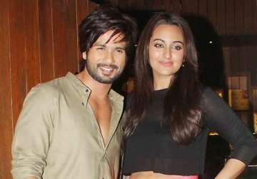 sonakshi sinha annoyed with shahid link up rumours