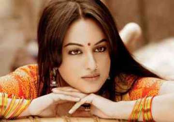 sonakshi forced to free her dates for dabangg 2