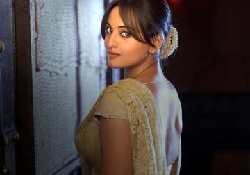 sonakshi opts out of race 2 for dabangg sequel