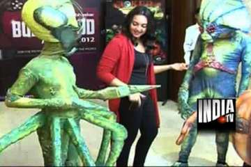 sonakshi sinha promotes joker with aliens