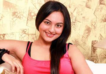sonakshi to play a gangster s moll