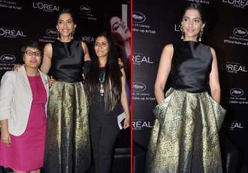 sonam kapoor flaunts at the launch of l oreal sunset cannes collection view pics