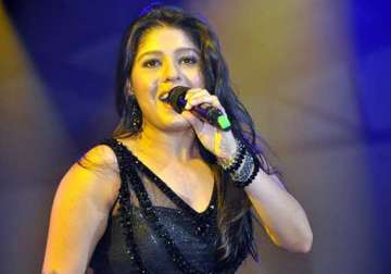 sunidhi chauhan regales kotla crowd