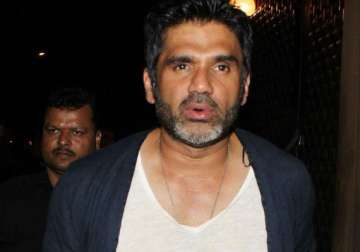 sunil shetty s cousin booked for assaulting best bus driver