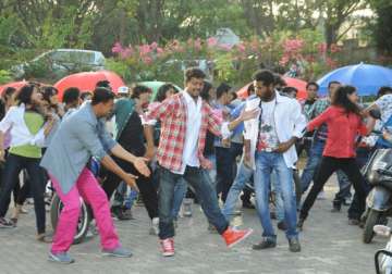 tamil actor vijay to dance in rowdy rathore number