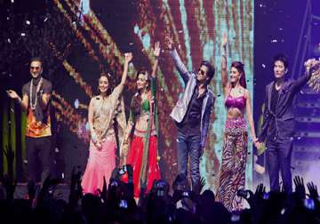 temptation reloaded shah rukh madhuri rani set the stage on fire see pics