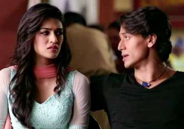 tiger shroff s heropanti passes monday test collects rs 25.59 cr in four days