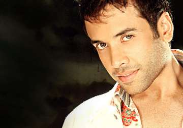 tusshar kapoor says no to stunt doubles