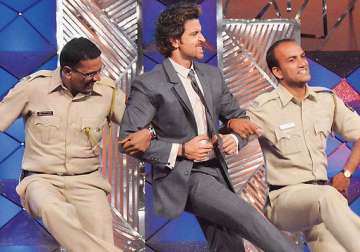 bollywood stars to salute mumbai cops see pics