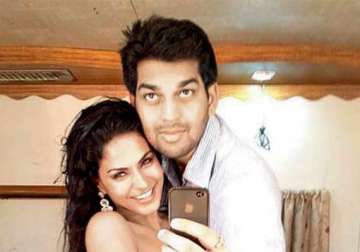 veena malik ex beau files police complaint against her for cheating threatening him view pics