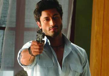 vidyut jamwal not rich spoilt brat says mother