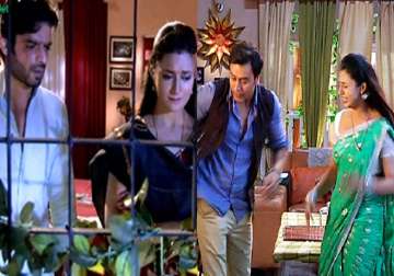 yeh hai mohabbatein raman thrashes param after he tried molesting his wife ishita see pics