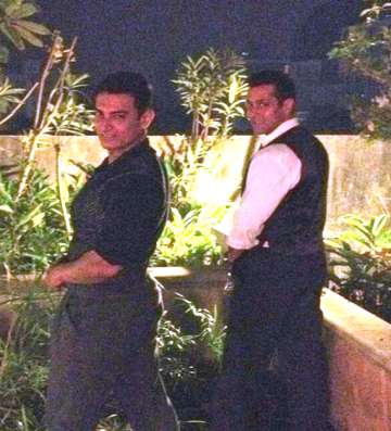 aamir khan promotes salman s jai ho posts a personal picture with salman on twitter see pics