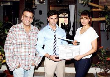 bipasha gives mahurat clap for her next