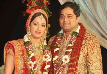 hot item girl brinda parekh ties the knot see pics