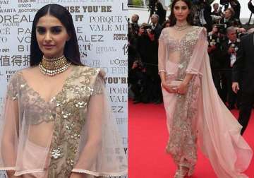 cannes 2014 crowd goes gaga over sonam kapoor s traditional look see pics