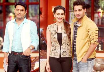 comedy nights with kapil karisma laughs a lot armaan plays guitar and kapil looks tensed see pics