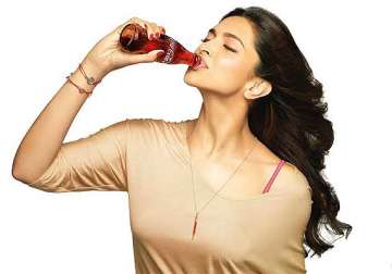 deepika padukone grabs cola brand for rs 6 crore see pics